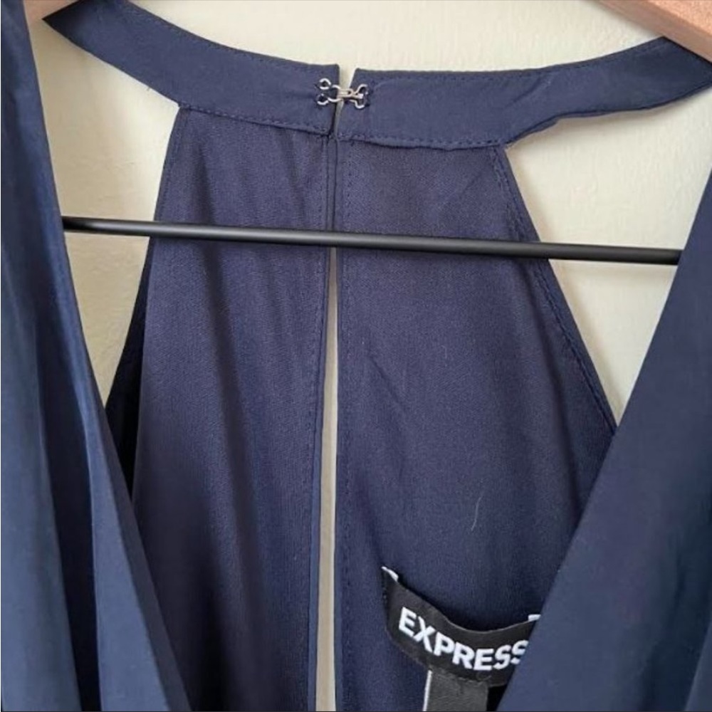 NEW EXPRESS Belted Surplice Jumpsuit in Navy  Sz 6 - Picture 7 of 9